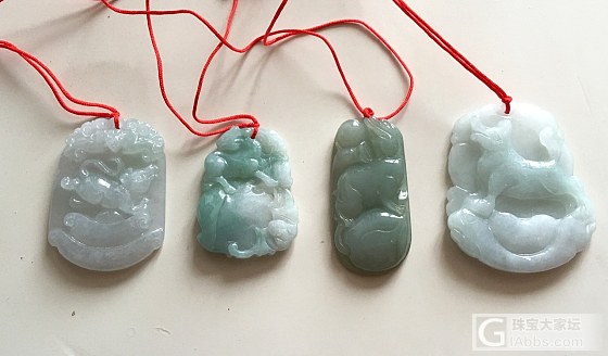 昨天收了几个小挂件，一个说是老坑黄斐叶子，还有几个其他挂件_翡翠