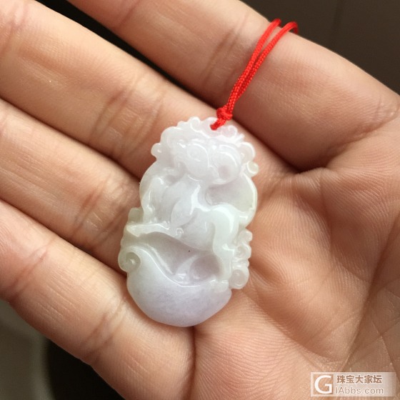 昨天收了几个小挂件，一个说是老坑黄斐叶子，还有几个其他挂件_翡翠