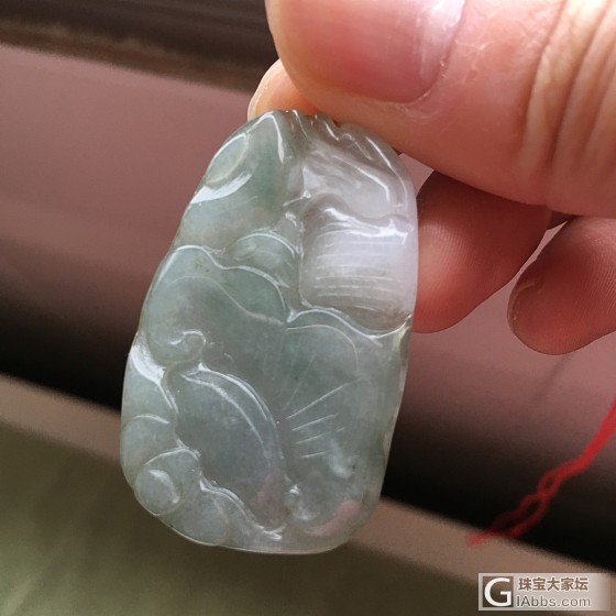 昨天收了几个小挂件，一个说是老坑黄斐叶子，还有几个其他挂件_翡翠