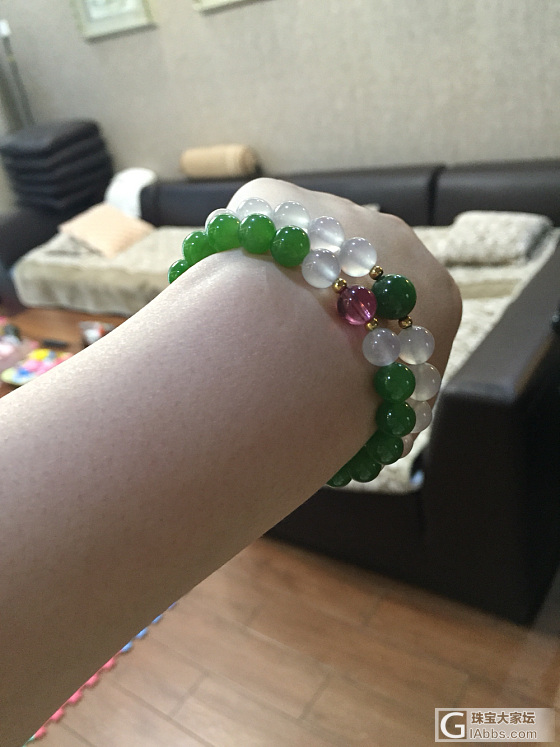 纯正苹果绿碧玉，也是美的不要不要的_珠串手镯碧玉