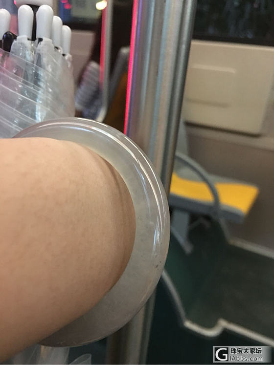 求老师们帮忙看下到底啥种？_手镯翡翠