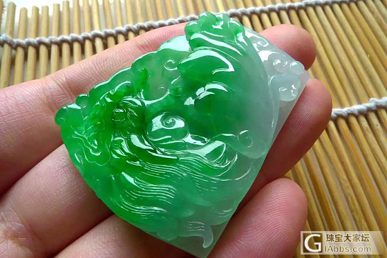 精美翡翠吊坠_翡翠