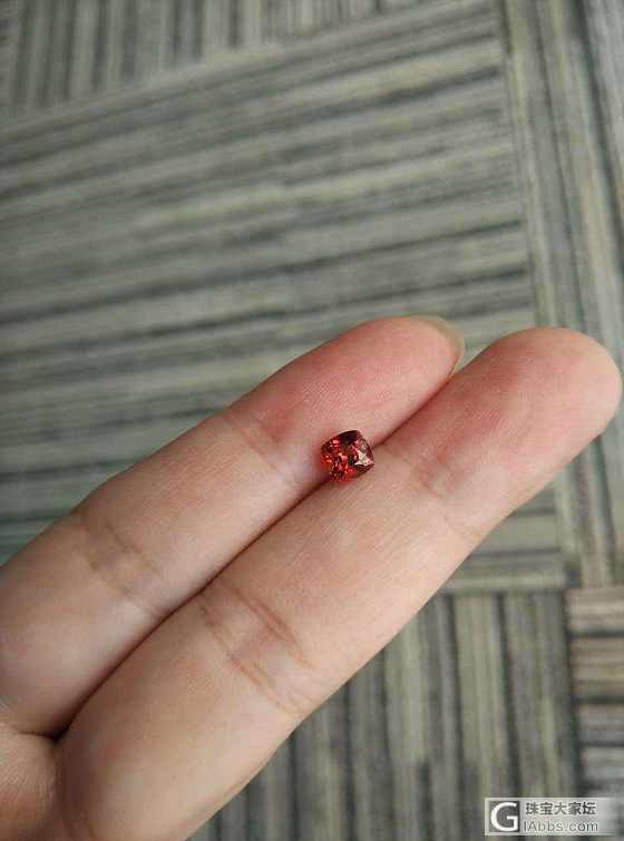 小精品尖晶石，火彩爆闪_尖晶石