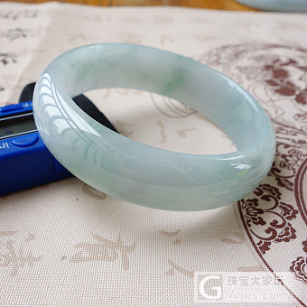 大家帮看看这个镯子值多少_手镯翡翠