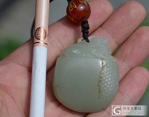 点石成金：两件和田玉，一件冰糖玛瑙挂件！_和田玉