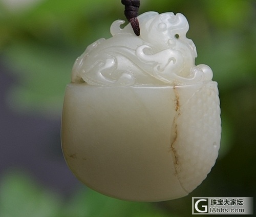 点石成金：两件和田玉，一件冰糖玛瑙挂件！_和田玉