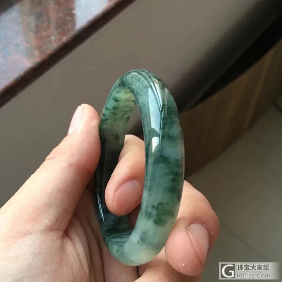 大家都会选哪个呢？_翡翠手镯