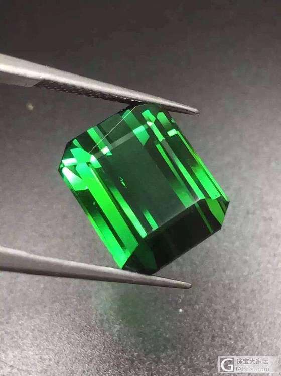 都是颜色漂亮的绿碧玺，假如做成吊坠是不是美爆了_碧玺