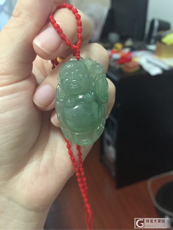 大家帮忙看一下这两块吊坠属于什么类型的翡翠_翡翠