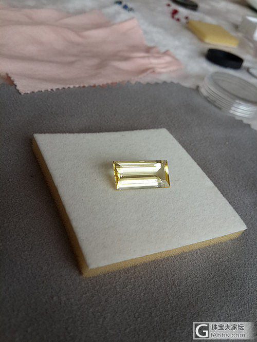 黄色方柱石观赏_刻面宝石方柱石