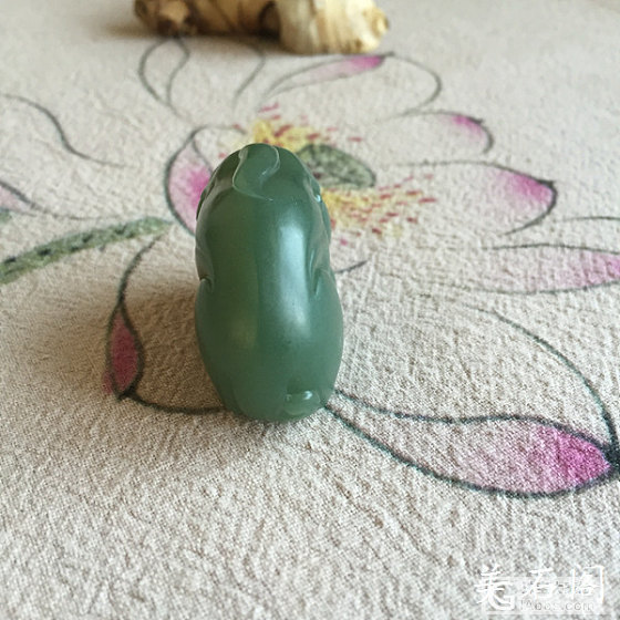 5月25新品：俄碧玉貔貅。一批黑青玉面包圈。一批粉青小蝉_碧玉