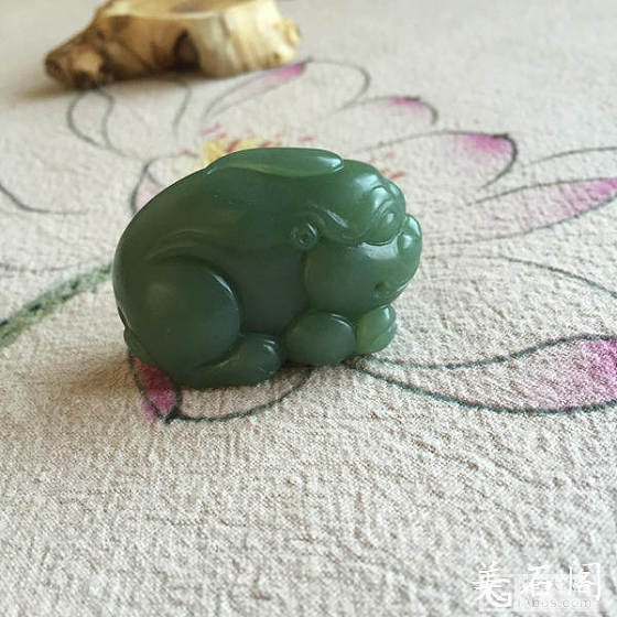 5月25新品：俄碧玉貔貅。一批黑青玉面包圈。一批粉青小蝉_碧玉