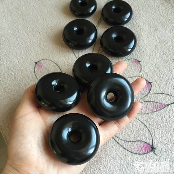 5月25新品：俄碧玉貔貅。一批黑青玉面包圈。一批粉青小蝉_碧玉