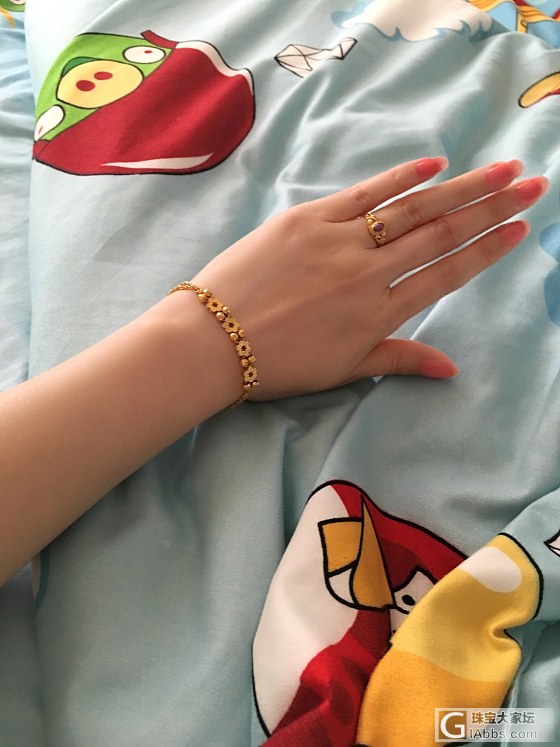 本来看中的是一款心型的手链，阴差阳错买到了这款！也是缘分吧！夏天戴手链吧！_手链金