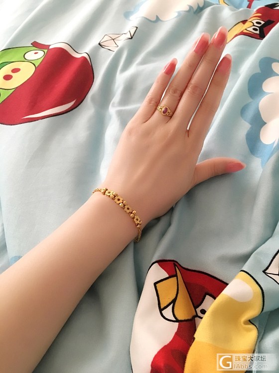 本来看中的是一款心型的手链，阴差阳错买到了这款！也是缘分吧！夏天戴手链吧！_手链金