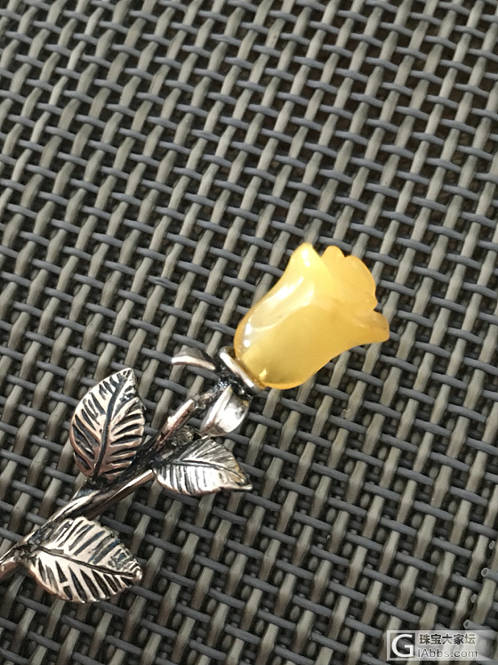 转一只古董蜜蜡胸针！_蜜蜡