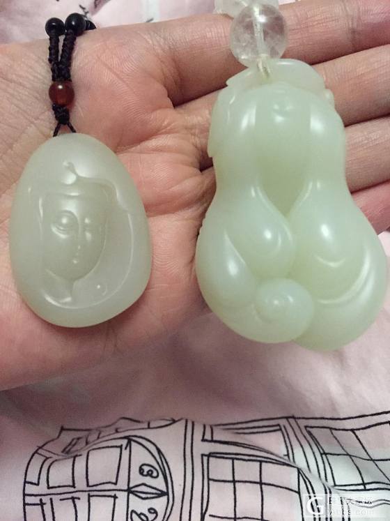 几年前买的2个吊坠，不知道有没有被坑？_和田玉