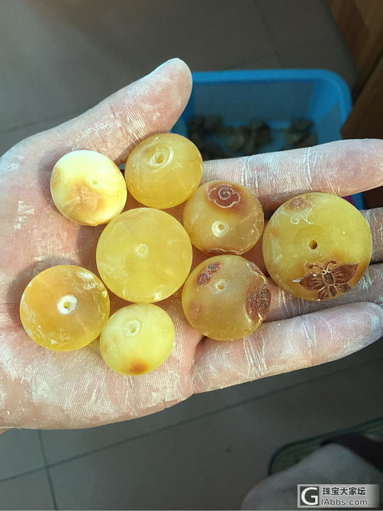 今天做了一堆小扣子.请忽略我的手_打磨琥珀蜜蜡