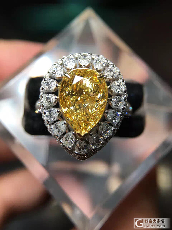 Fancy Brownish Yellow 3.01CT_彩钻