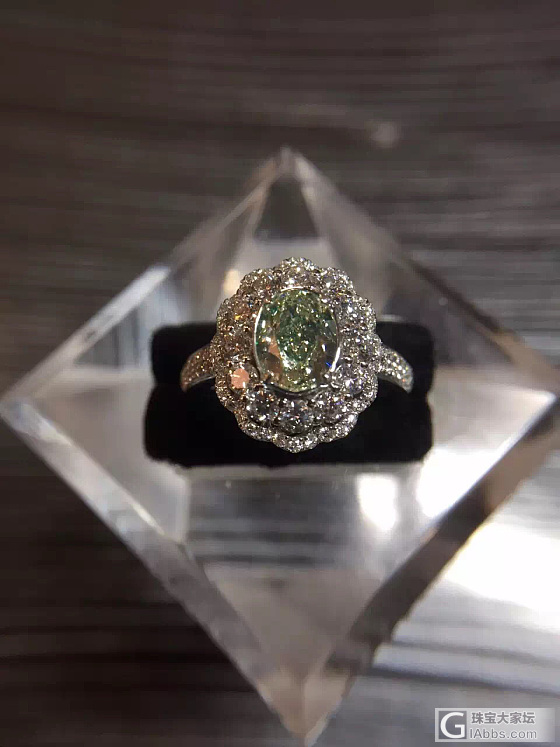 Fancy Green-Yellow 1.21CT Vs2_钻石