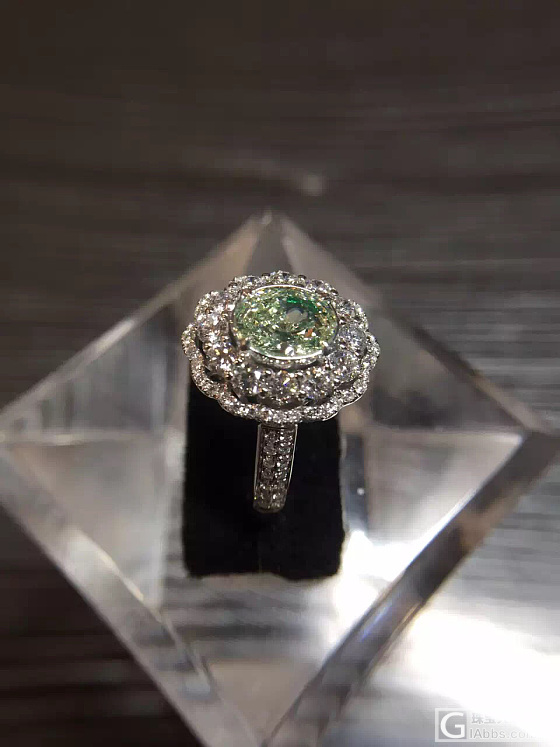 Fancy Green-Yellow 1.21CT Vs2_钻石