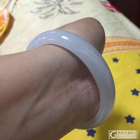 出镯子_手镯翡翠