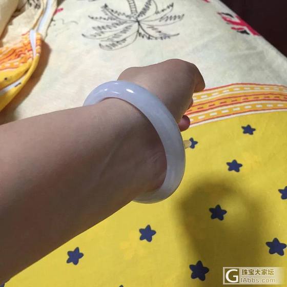 出镯子_手镯翡翠