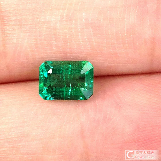 赞比亚祖母绿 颜色vivid green_刻面宝石祖母绿