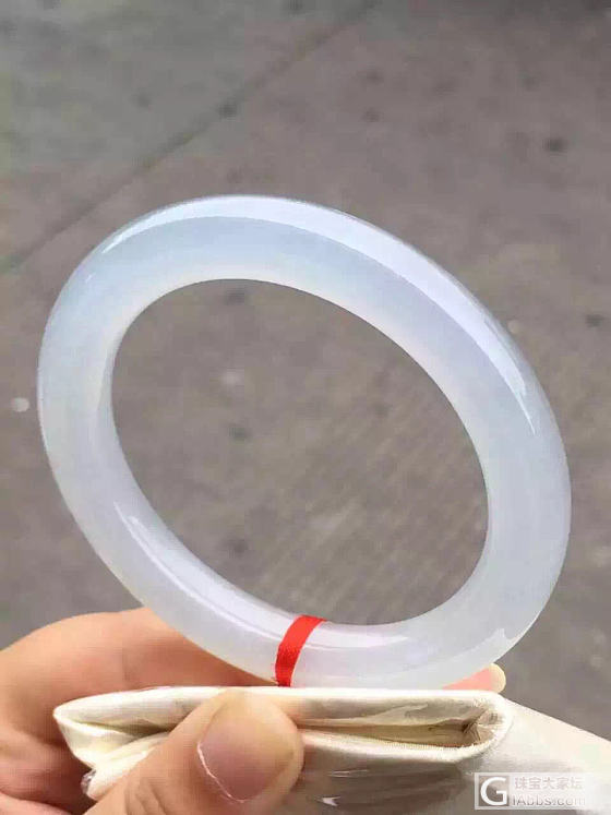 冰种春色圆条_手镯翡翠