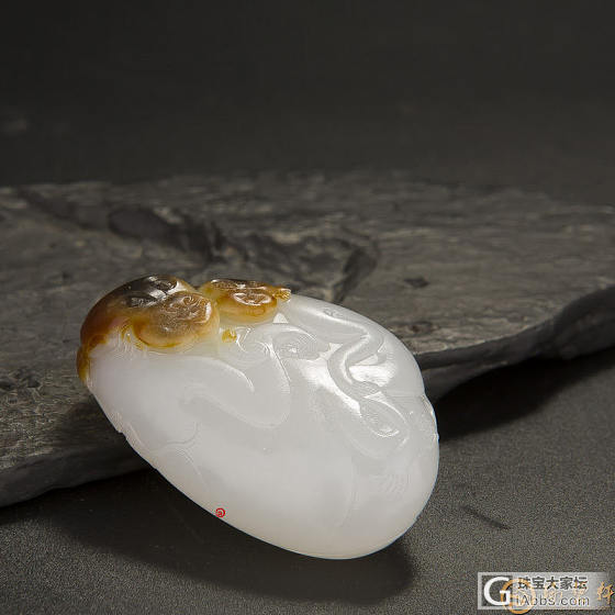 细腻油润的红沁皮猴_白玉