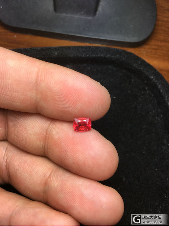 这颜色已经不多见了_刻面宝石尖晶石