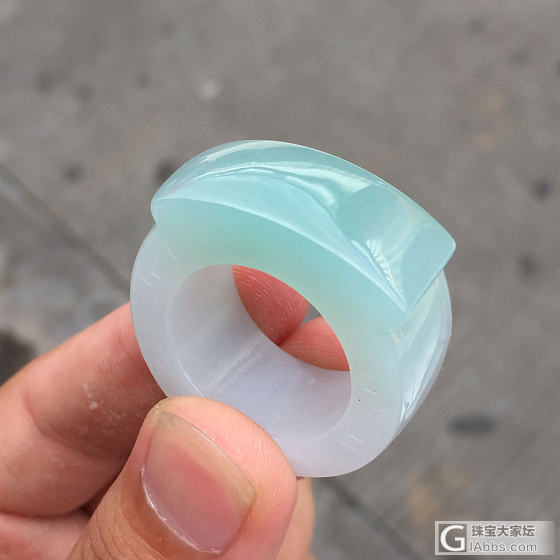 帮我看看这三个玉板戒哪个好？_戒指翡翠
