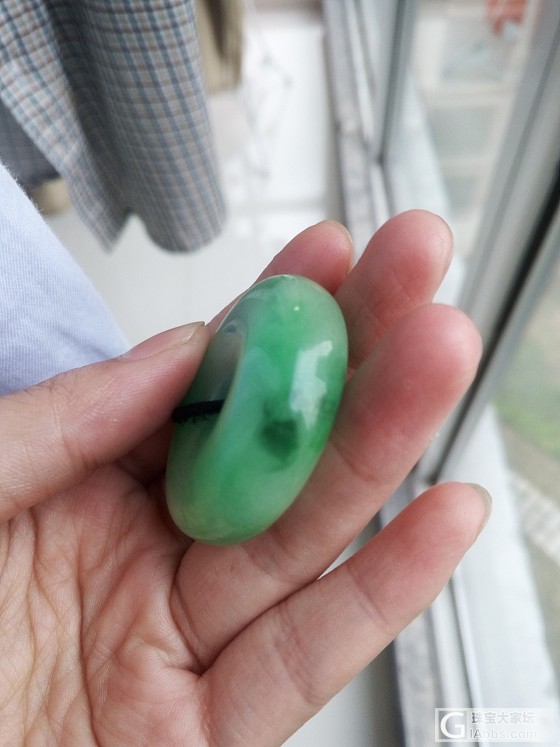 请帮看一下属于什么玉？品质如何_平安扣翡翠