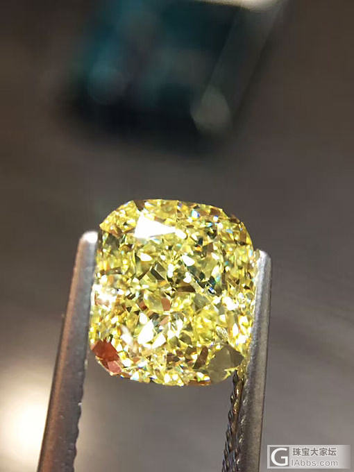 3.20ct VS2 Fancy Yellow_彩钻