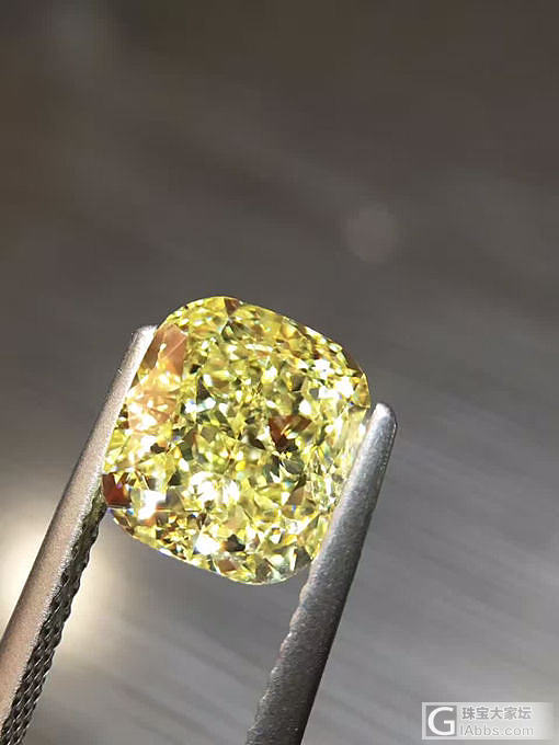 3.20ct VS2 Fancy Yellow_彩钻