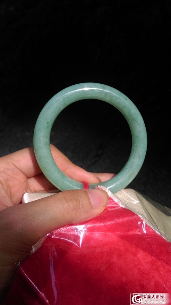这个满豆绿怎么样，求估价（已还图，发现非完全，请教是否留，or少好多钱）_手镯翡翠