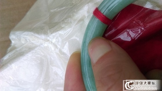 这个满豆绿怎么样，求估价（已还图，发现非完全，请教是否留，or少好多钱）_手镯翡翠
