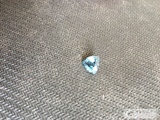 不同光下蓝尖晶_刻面宝石尖晶石