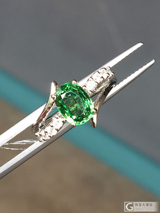 【皇家彩宝】一枚沙沙戒指💍轻轻的来了_刻面宝石沙弗莱戒指