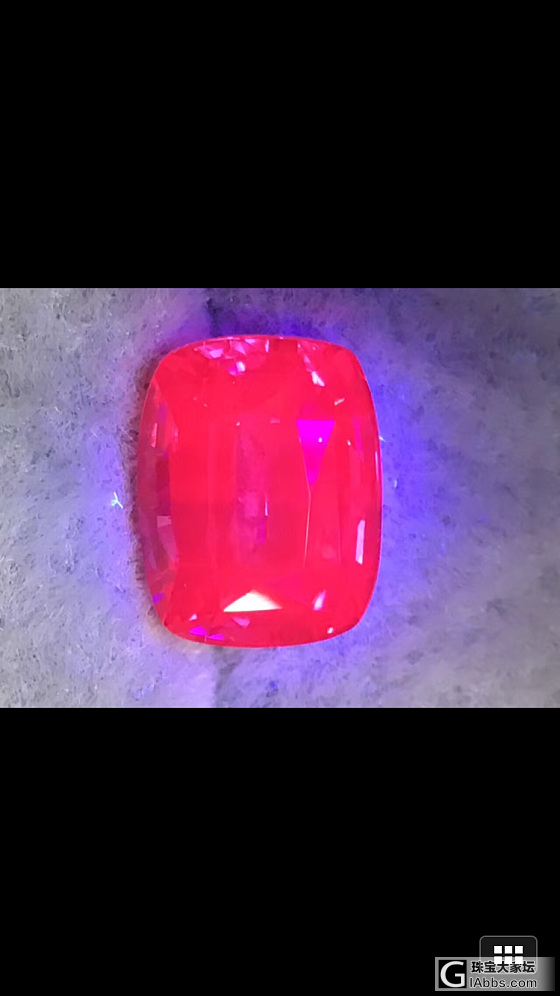 想买一个紫蓝宝，在两个石头中纠结，大家给给意见，大概多少钱可以入，_蓝宝石刻面宝石