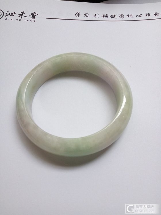 一只春带彩的镯子，隐约觉得很美好，请大神估个价，看我有没有吃药_手镯翡翠