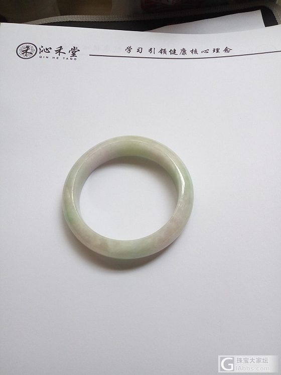 一只春带彩的镯子，隐约觉得很美好，请大神估个价，看我有没有吃药_手镯翡翠