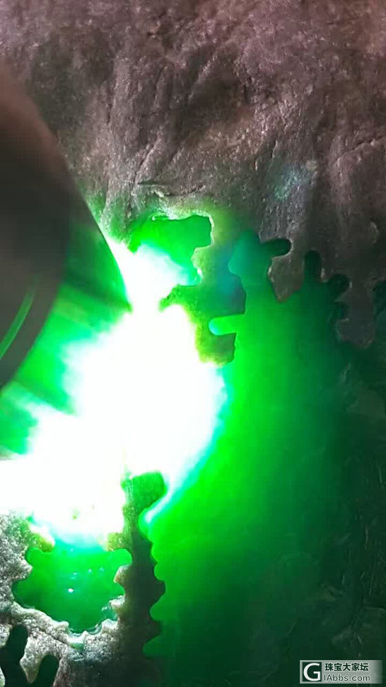 翡翠莫西沙开窗色料_原石翡翠