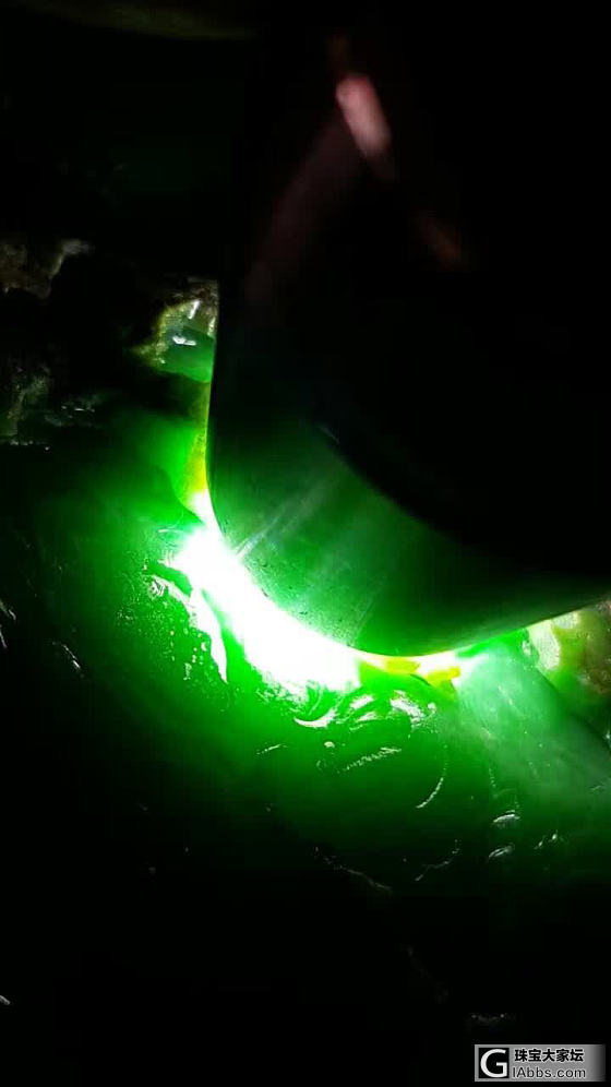 翡翠莫西沙开窗色料_原石翡翠