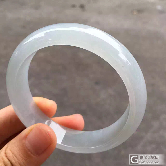 各位大神帮帮忙，买个手镯估计买亏了，帮忙估个价！_手镯翡翠
