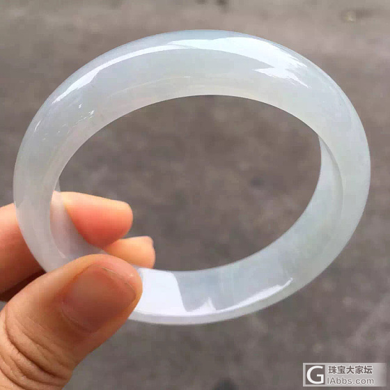 各位大神帮帮忙，买个手镯估计买亏了，帮忙估个价！_手镯翡翠
