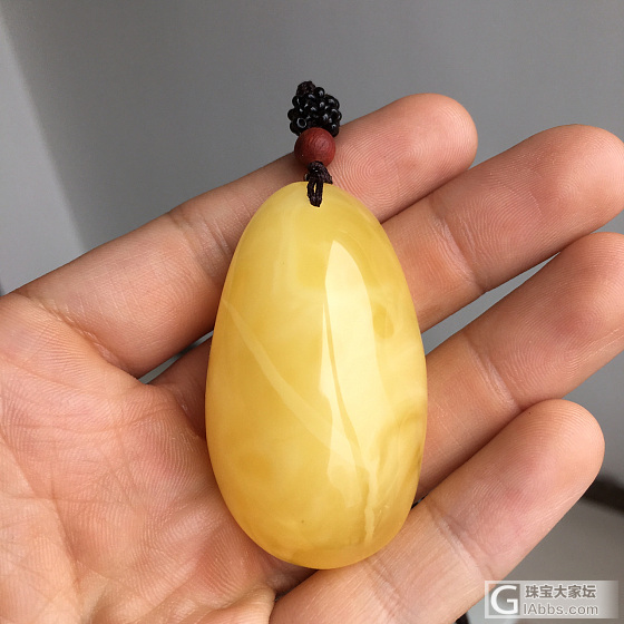 回血放漏自刀出一块蜜蜡鸡油黄水滴，价格美丽到一种程度了_琥珀蜜蜡