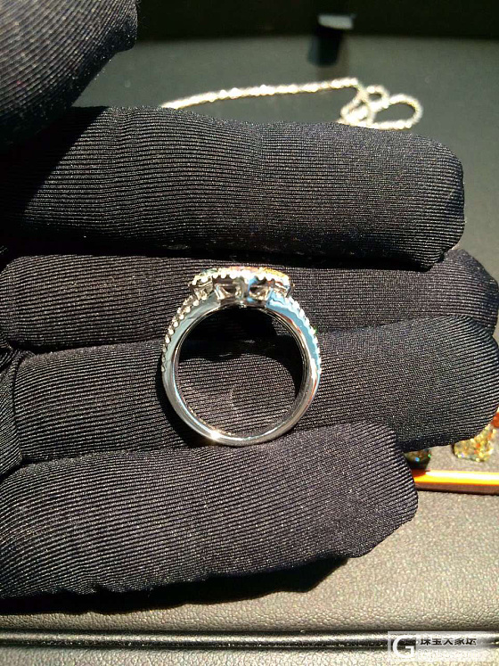 彩钻戒指💍_彩钻戒指