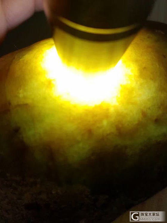 500克达木砍开窗水石大牌子料，料子打灯整个通透起荧光，种够老可出多个牌子人物挂..._原石翡翠