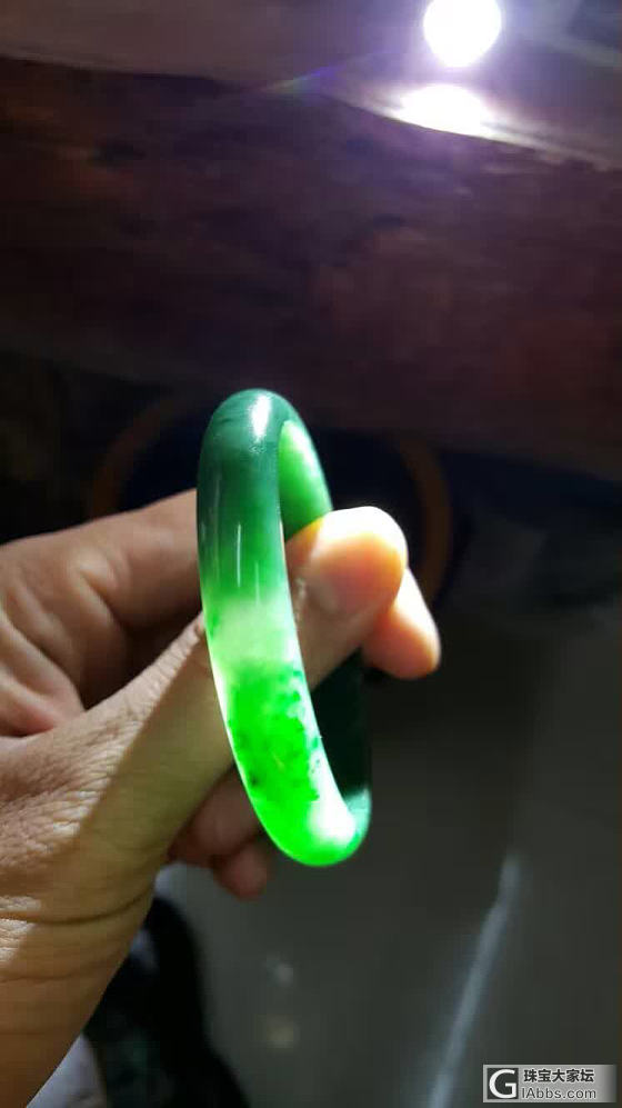 满色镯子_手镯翡翠